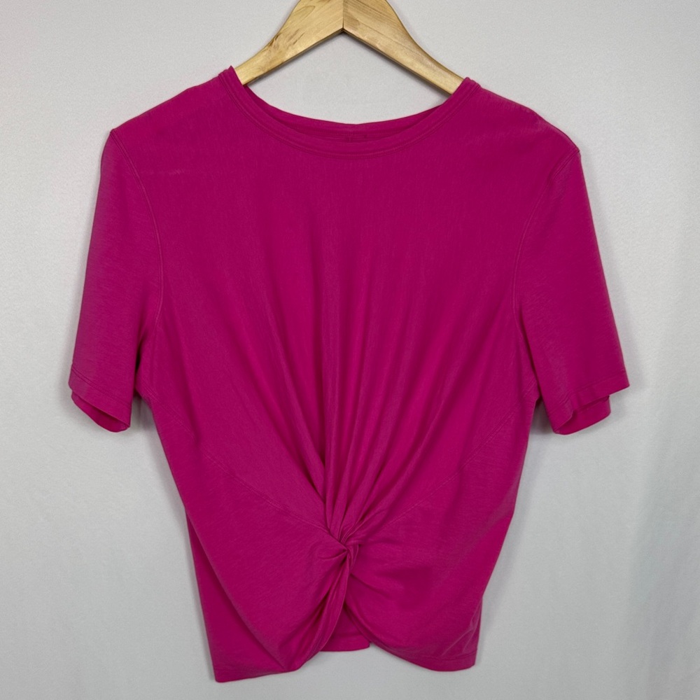 Lululemon Women’s‎ Workout Shirt Size 8 Pink Short Sleeve